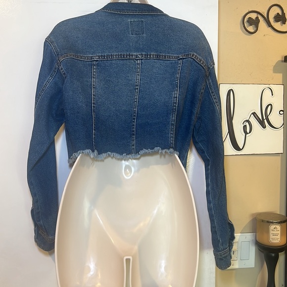 WILD FABLE Women’s Cropped Raw Hem Button Front Jean Jacket - Picture 4 of 6